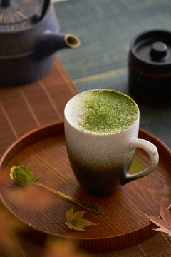 抹绿奶茶