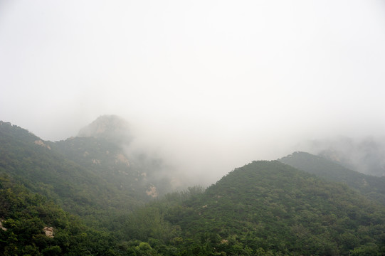 山峦云雾