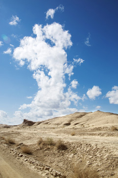 戈壁沙漠蓝天白云