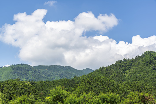 蓝天白云青山