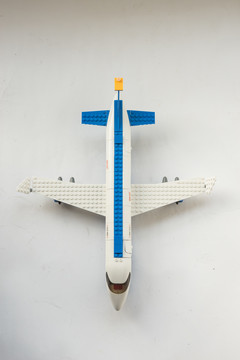 一个拼装的模型飞机