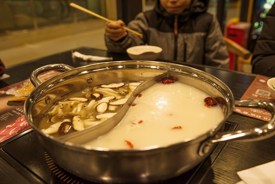 传统美食涮羊肉火锅