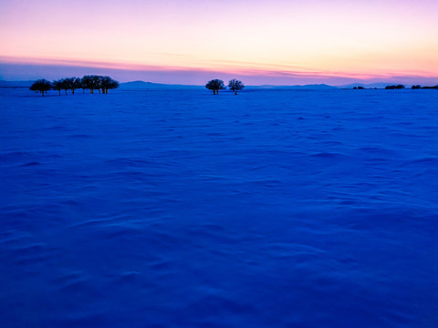 雪原傍晚日落景观