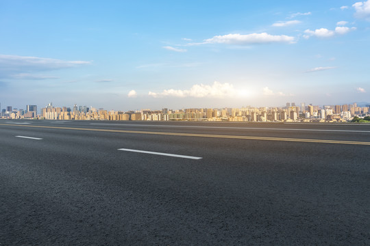 高速公路和高楼大厦