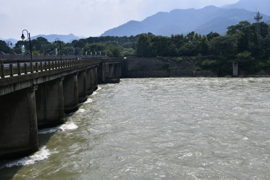 水坝闸门