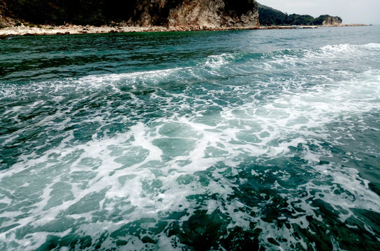 海面船浪