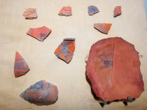 半坡文物新石器时代动物彩绘陶片