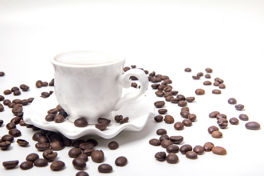 创意拍摄咖啡豆与咖啡