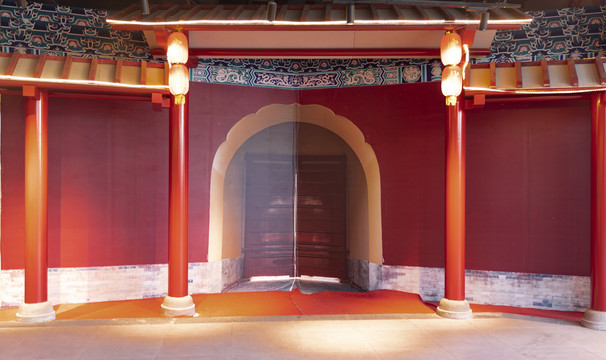 朱红的中式大门