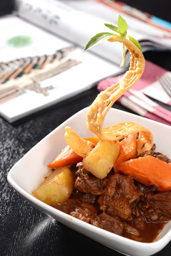 土豆蘿卜燒羊肉