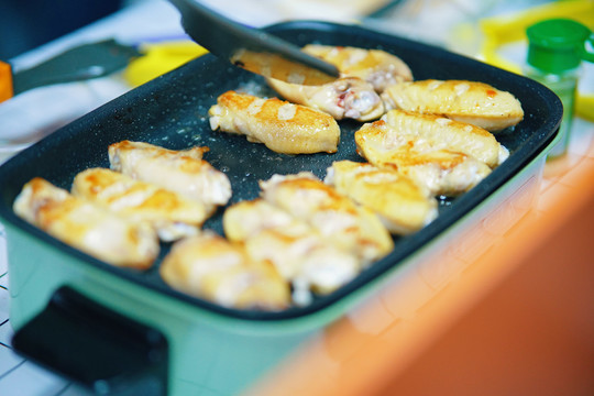 烹饪中的煎饺