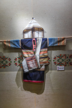 基诺族妇女服饰