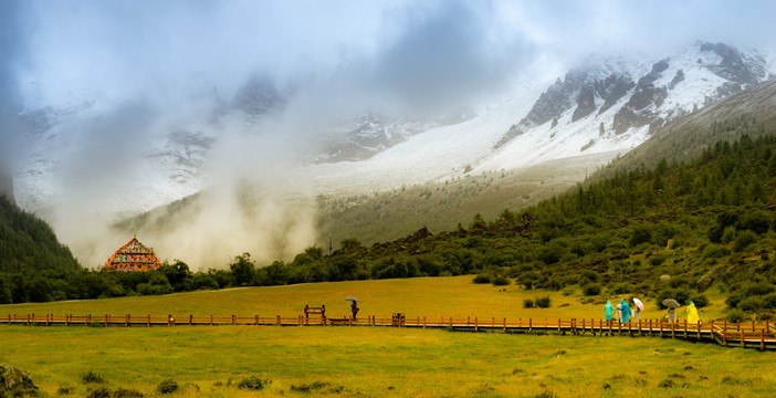 稻城亚丁雪山风光