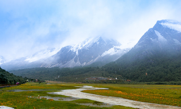 稻城亚丁雪山风光