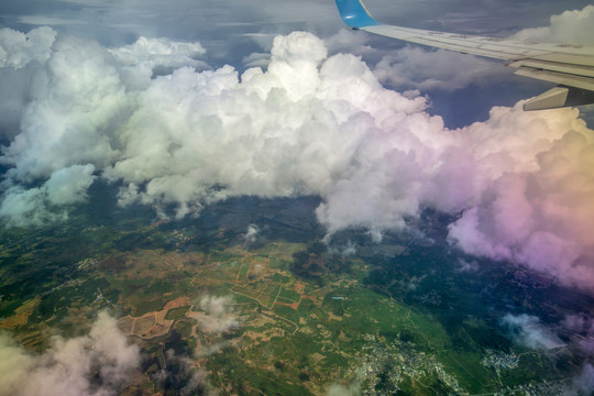 从空中俯瞰广西桂林市郊风光