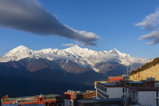 云南德钦梅里雪山清晨自然风光