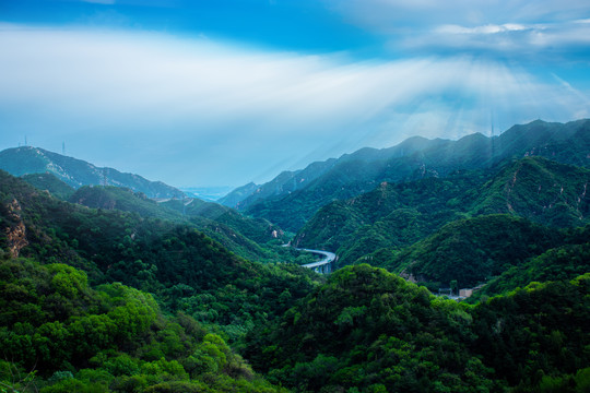 高山峻岭