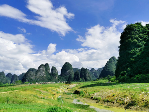 山峰林立