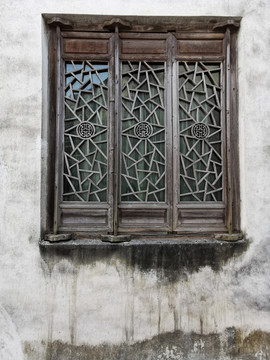 中式古典镂空花格木窗户