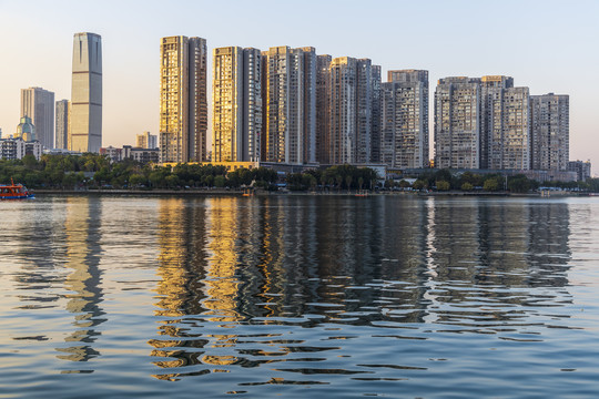 柳州江景楼房