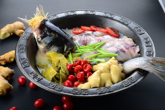 酸菜泡椒铜锅鱼