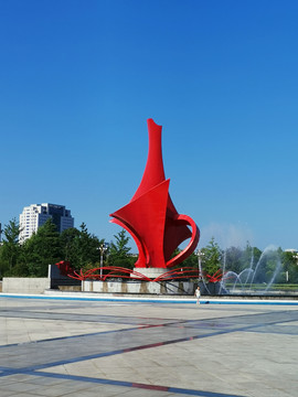 市民广场红色雕塑