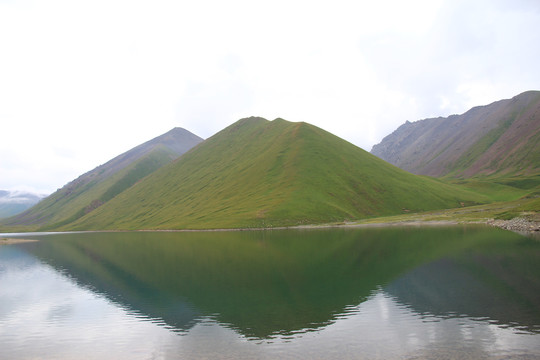 山水倒影