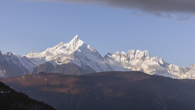 云南德钦美丽的梅里雪山自然风光