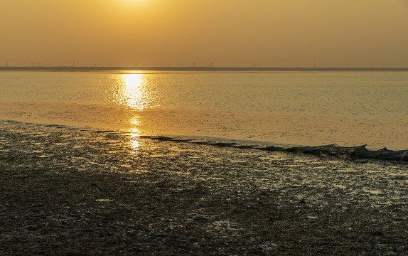 湖泊的日出日落美景