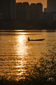 江边夕阳