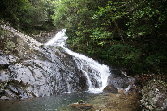 绿水青山瀑布水帘