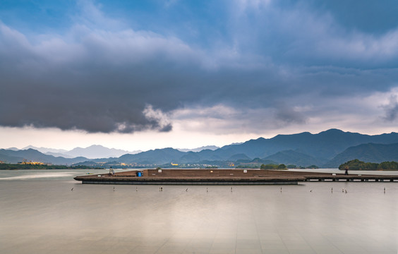 千岛湖珍珠广场傍晚多云景色