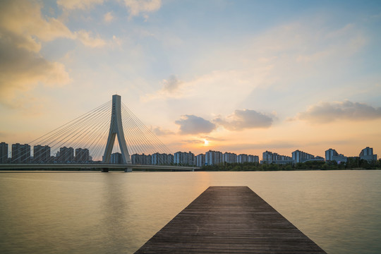 中国苏州东太湖风光和桥梁建筑