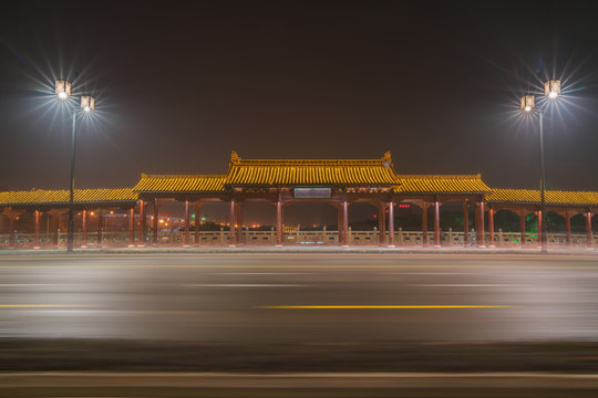 中国苏州平门路和平门桥夜景