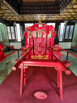 中国传统婚礼习俗娶亲大红花轿