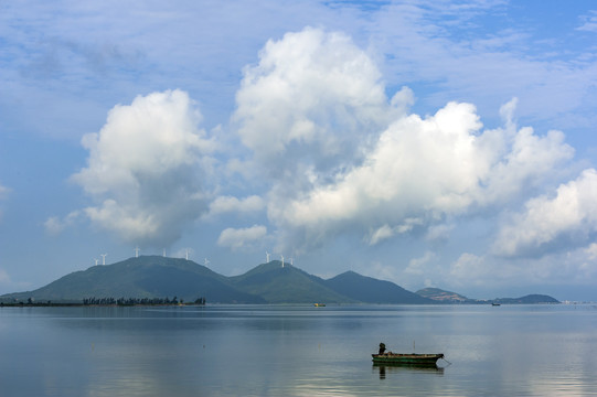 蓝天白云海岛