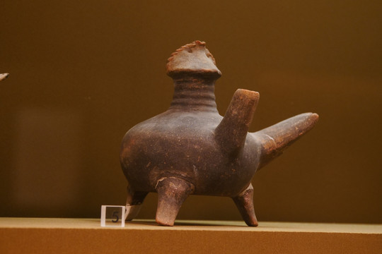 春秋晚期古代鸟兽陶器