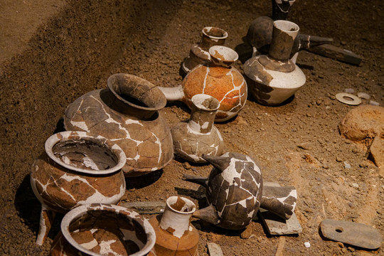 墓葬坑陶器