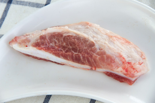帶肉月牙骨