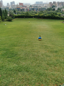 户外运动滑草绿化大草坪景观
