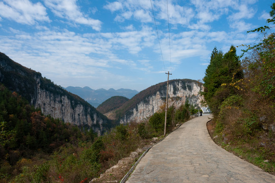 通向小寨天坑的道路