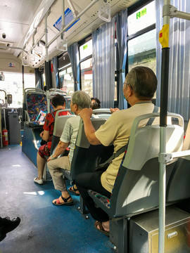 人口老龄化后的公交乘客