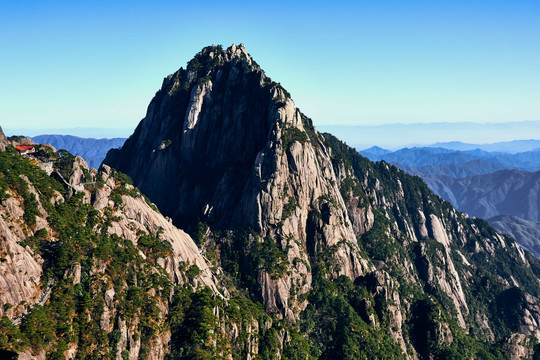 黄山石头和松树