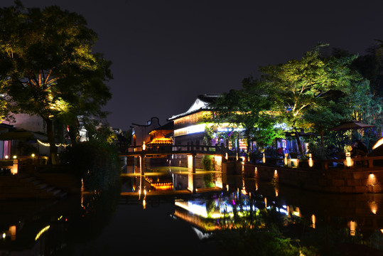 月河夜景