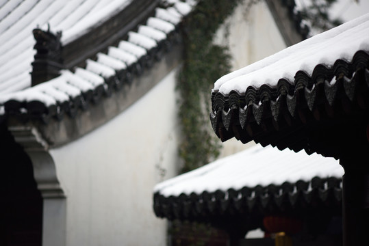 飞檐积雪