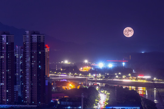 中秋城市夜色