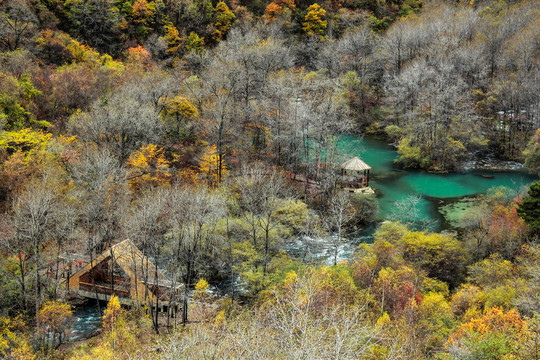 茂县松坪沟秋色彩林湖水