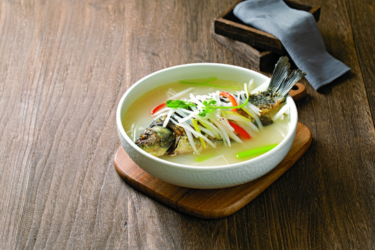 蘿卜鯽魚湯