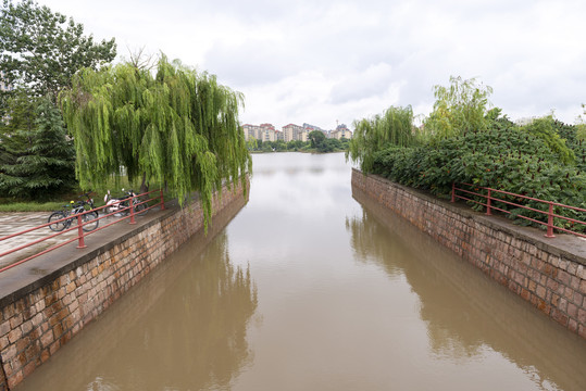 雨后河道