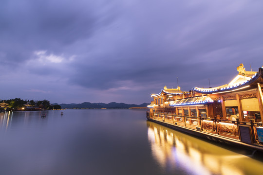 杭州西湖游船夜景